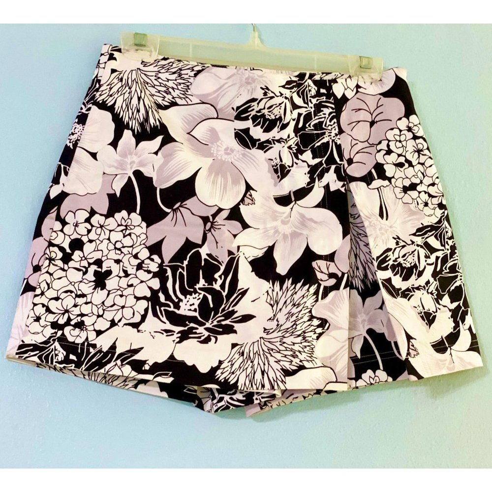 Cache Black Lavender Floral Skort